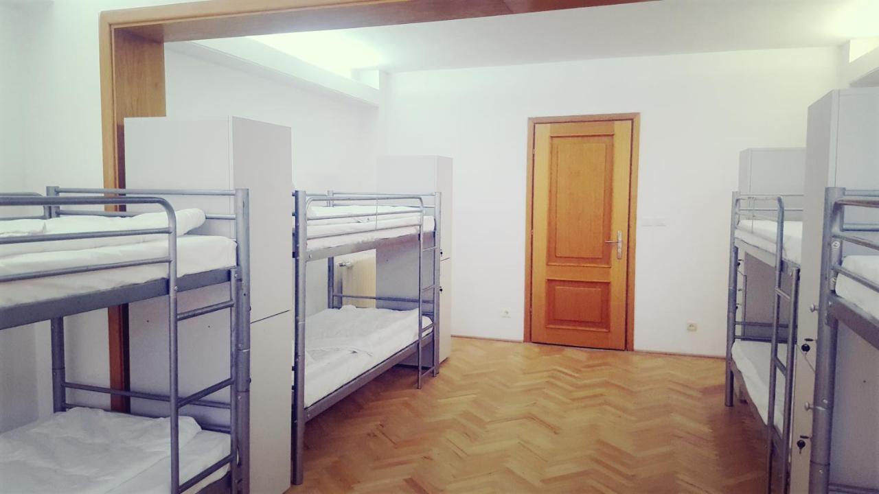 Sleep Inn Hostel Bucureşti Eksteriør bilde